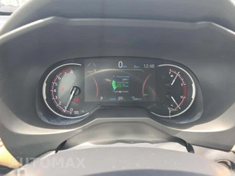 2025 Toyota RAV4 XLE - miniatura 9
