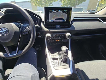 2025 Toyota RAV4 XLE - miniatura 7