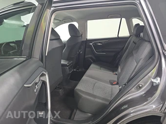 2025 Toyota RAV4 XLE - miniatura 13