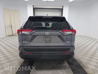 2025 Toyota RAV4 XLE - miniatura 5