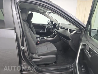 2025 Toyota RAV4 XLE - miniatura 8