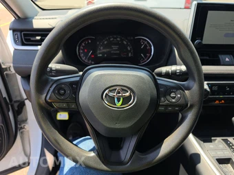 2025 Toyota RAV4 XLE - miniatura 10