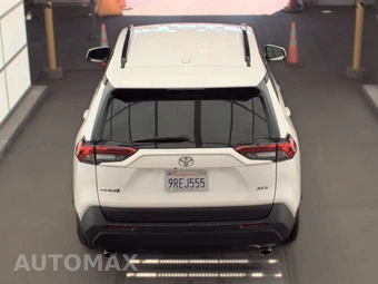 2025 Toyota RAV4 XLE - miniatura 5