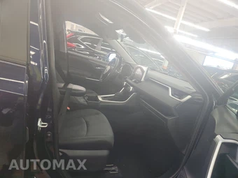 2025 Toyota RAV4 XLE - miniatura 8