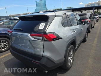 2025 Toyota RAV4 XLE - miniatura 4