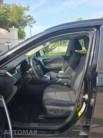 2025 Toyota RAV4 XLE - miniatura 3