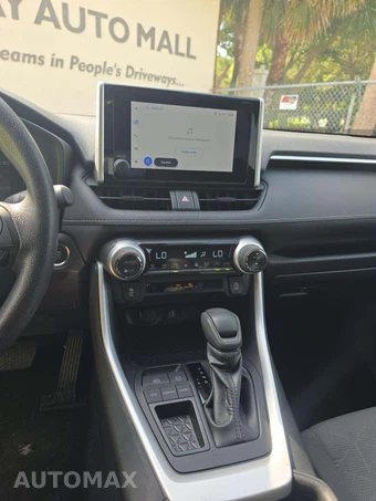 2025 Toyota RAV4 XLE - miniatura 7