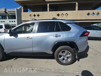 2025 Toyota RAV4 XLE - miniatura 3