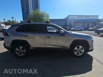 2025 Toyota RAV4 XLE - miniatura 5