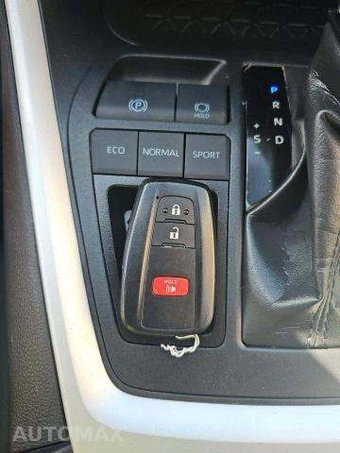 2025 Toyota RAV4 XLE - miniatura 9
