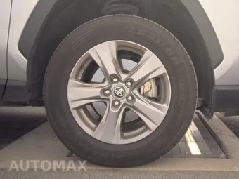 2025 Toyota RAV4 XLE - miniatura 10