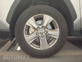 2025 Toyota RAV4 XLE - miniatura 9