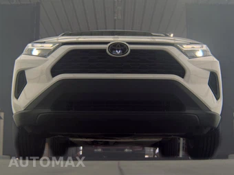2025 Toyota RAV4 XLE - miniatura 3