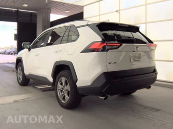 2025 Toyota RAV4 XLE - miniatura 8