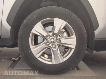 2025 Toyota RAV4 XLE - miniatura 10