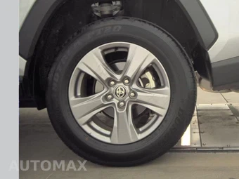 2025 Toyota RAV4 XLE – miniatura 12