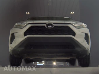 2025 Toyota RAV4 XLE – miniatura 3