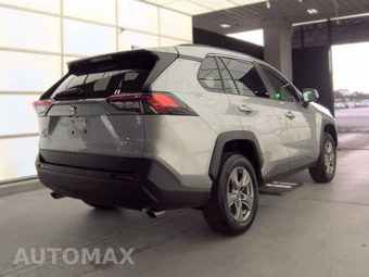 2025 Toyota RAV4 XLE – miniatura 5