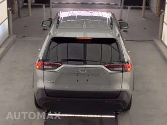 2025 Toyota RAV4 XLE – miniatura 6