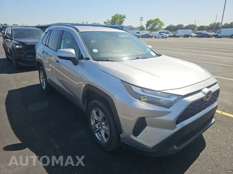 2025 Toyota RAV4 XLE – miniatura 3
