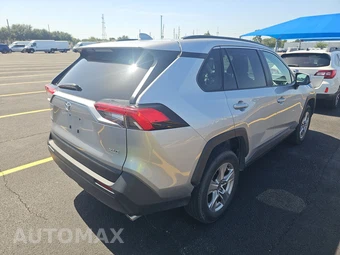2025 Toyota RAV4 XLE – miniatura 4
