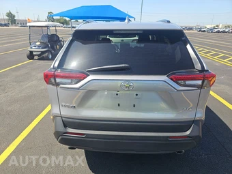 2025 Toyota RAV4 XLE – miniatura 5