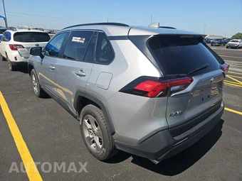 2025 Toyota RAV4 XLE – miniatura 6