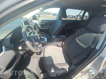 2025 Toyota RAV4 XLE – miniatura 7