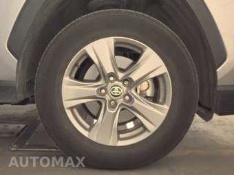 2025 Toyota RAV4 XLE - miniatura 10
