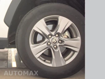 2025 Toyota RAV4 XLE – miniatura 10