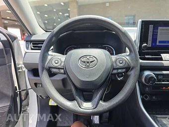 2025 Toyota RAV4 XLE – miniatura 16