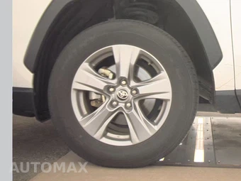 2025 Toyota RAV4 XLE – miniatura 9