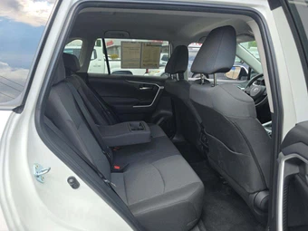 2025 Toyota RAV4 XLE – miniatura 13