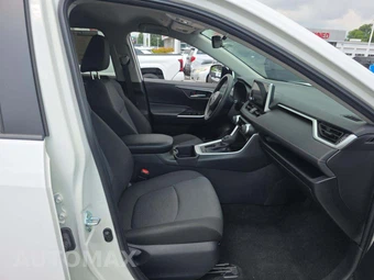 2025 Toyota RAV4 XLE – miniatura 15