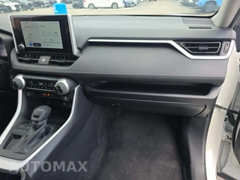 2025 Toyota RAV4 XLE – miniatura 16