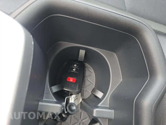 2025 Toyota RAV4 XLE – miniatura 5