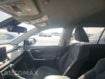 2025 Toyota RAV4 XLE – miniatura 14