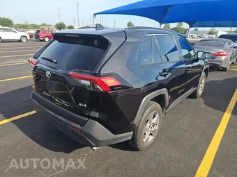 2025 Toyota RAV4 XLE – miniatura 4