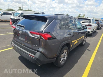 2025 Toyota RAV4 XLE - miniatura 4