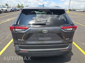 2025 Toyota RAV4 XLE - miniatura 5