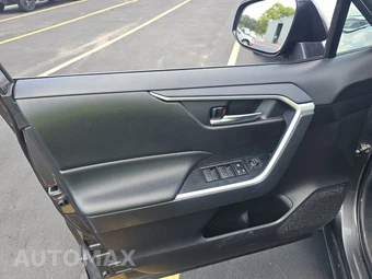 2025 Toyota RAV4 XLE - miniatura 9