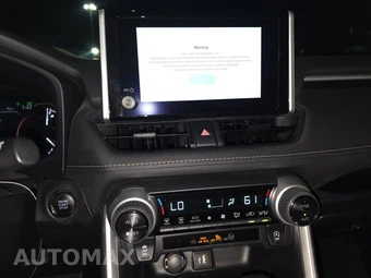 2025 Toyota RAV4 XLE – miniatura 17