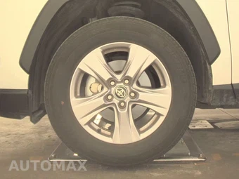 2025 Toyota RAV4 XLE – miniatura 9
