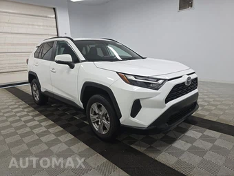 2025 Toyota RAV4 XLE - miniatura 3