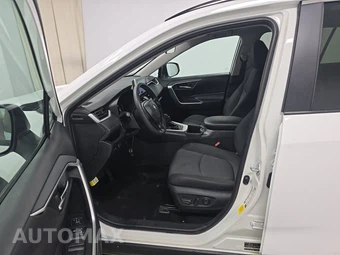2025 Toyota RAV4 XLE - miniatura 7