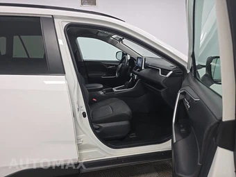 2025 Toyota RAV4 XLE - miniatura 8