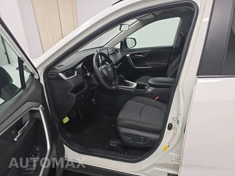 2025 Toyota RAV4 XLE - miniatura 9