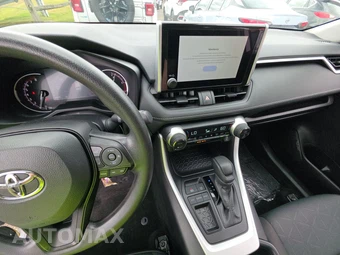 2025 Toyota RAV4 XLE - miniatura 11