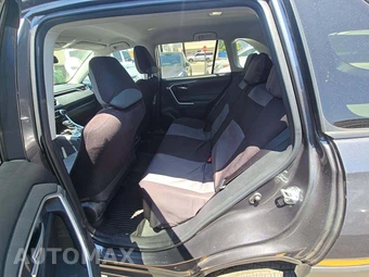 2025 Toyota RAV4 XLE - miniatura 13