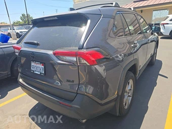 2025 Toyota RAV4 XLE - miniatura 3